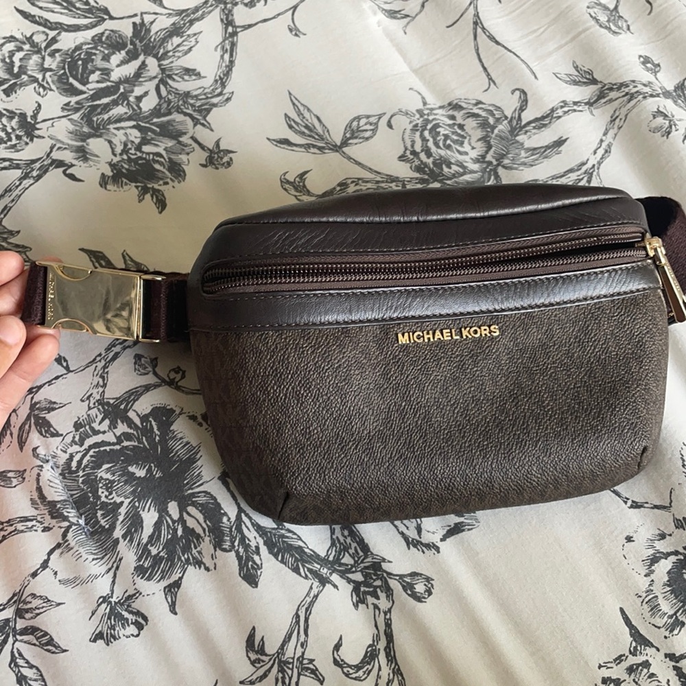 Michael kors fanny pack